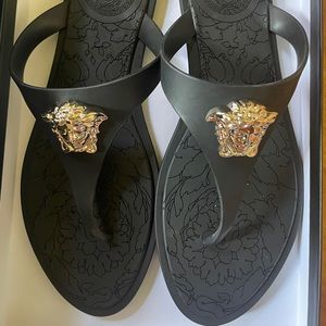 Versace La Medusa Flat Sandals Black/Gold - image 1